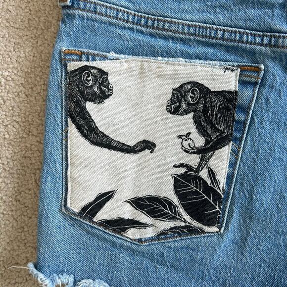 Levi's Strauss Medium Wash Blue High Rise Cut Off Denim Shorts Womens Size W25 - Picture 4 of 7